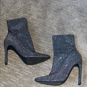 Perfect holiday bootie Steve Madden 7.5 gray